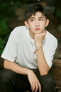 ​中戏新星荣梓杉