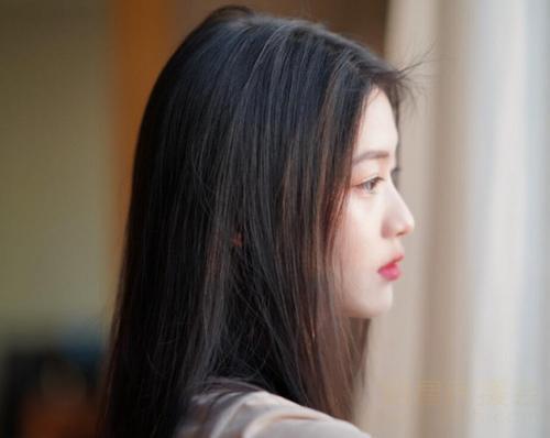 向涵之个人资料年龄家庭背景身高介绍 向涵之怎么出道当上演员的