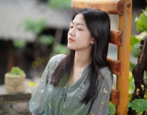 向涵之个人资料年龄家庭背景身高介绍 向涵之怎么出道当上演员的