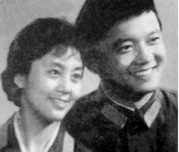 69岁王刚的三任妻子,一位漂亮,一位名气大,一位背景显赫