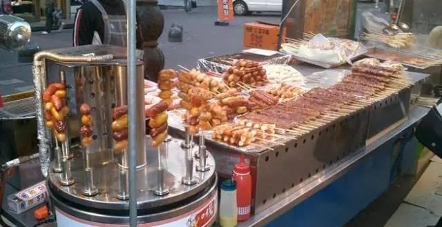 除了兴顺夜市，沈阳还有6条夜市街，均价8元33种必吃小吃扔给你