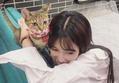 ​女生暗示她同意你追她的表现，不同阶段表现不同