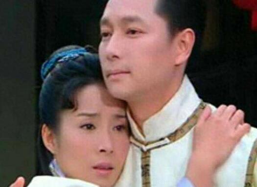 她曾红遍两岸三地 现49岁岳翎和老公定居温哥华生活平静闲适