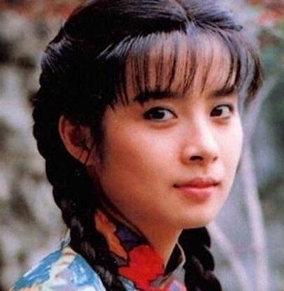 她曾红遍两岸三地 现49岁岳翎和老公定居温哥华生活平静闲适