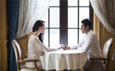 ​跟女朋友吵架她从来不认错怎么办