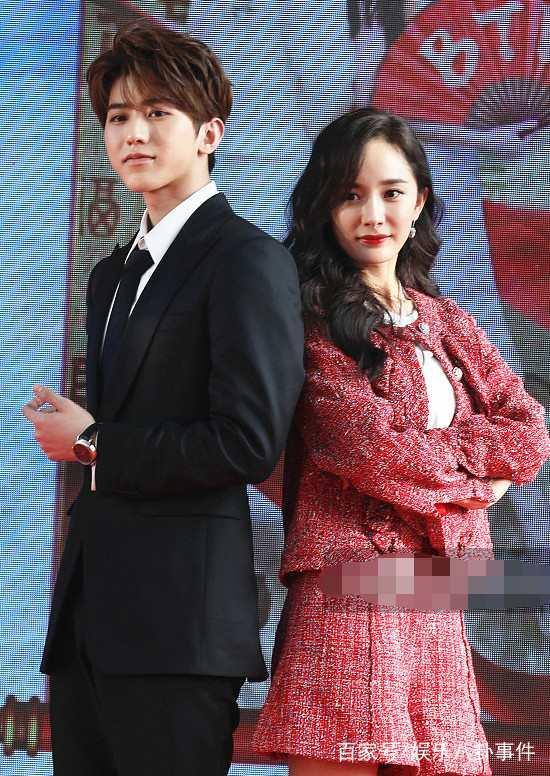 蔡徐坤的资源有多好？和杨幂搭档拜年，跟成龙合唱“教跳舞”！