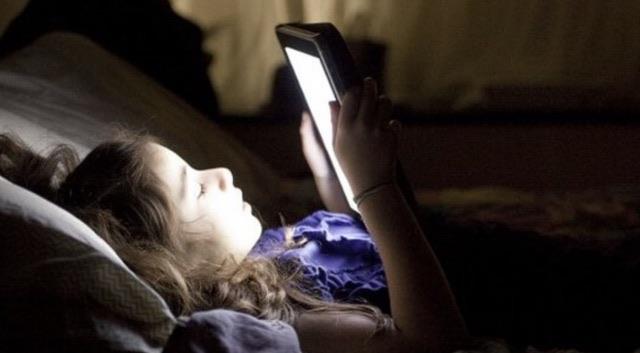 生活警惕睡眠质量受电子设备影响 1