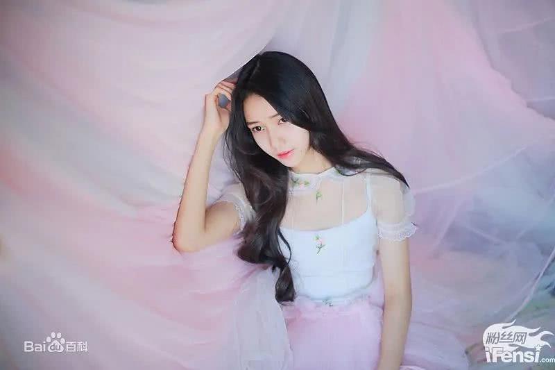 吴小萱个人资料写真作品