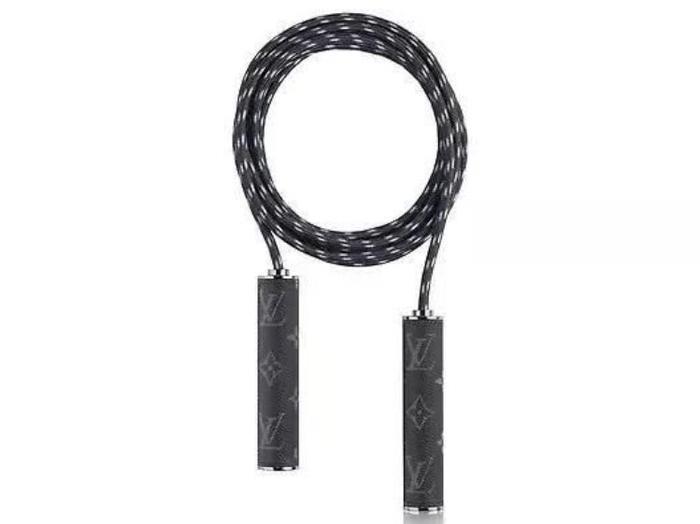 Supreme的棺材，LV的避孕套，Tiffany的泡泡水...有钱人的行为也太迷惑了！