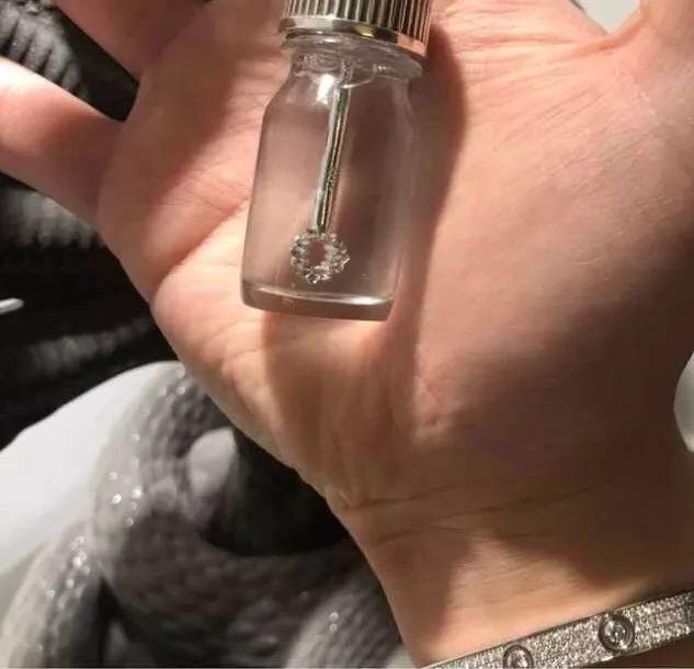 Supreme的棺材，LV的避孕套，Tiffany的泡泡水...有钱人的行为也太迷惑了！