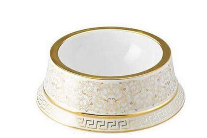 Supreme的棺材，LV的避孕套，Tiffany的泡泡水...有钱人的行为也太迷惑了！