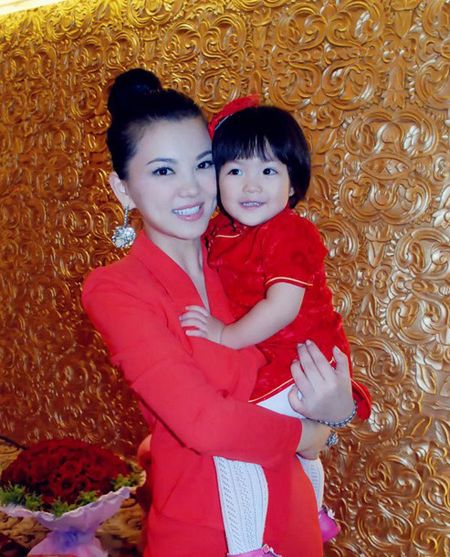 李湘女儿的亲生父亲是谁 李湘女儿爸爸