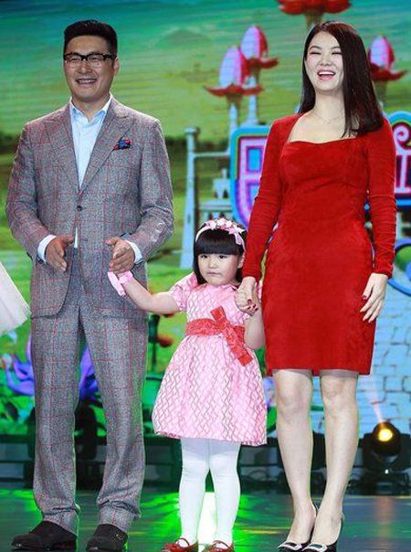 李湘女儿的亲生父亲是谁 李湘女儿爸爸