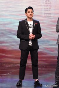 ​刘德华早年喜剧电影，当着郭富城的面演唱他的成名曲《龙神太子》