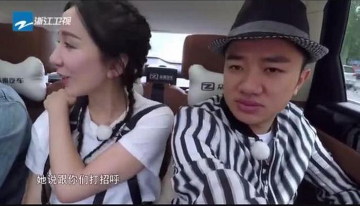 “奔跑的家族”多次转发热巴微博，网友：是蹭热度还是意有所指？