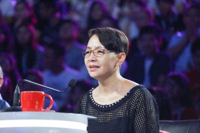 ​英达二婚妻子梁欢，出身名门才华横溢，对待儿子和继子有差别