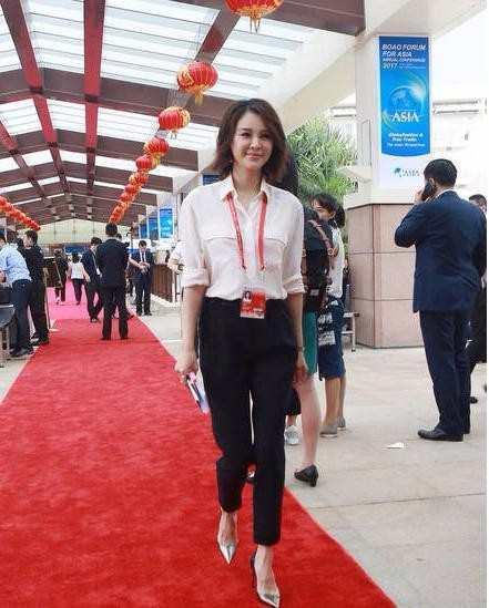 她是佟大为的妻子，化身为一位赫赫有名的商界女企业家