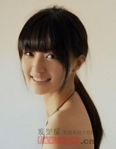 ​教你圆圆脸显瘦扎发 俏皮可爱更出挑