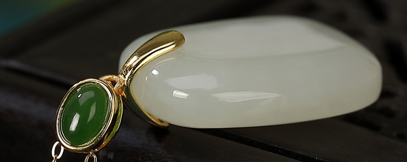 掌宽7.5cm带多大玉镯-手掌7cm带多大口的玉镯贵妃