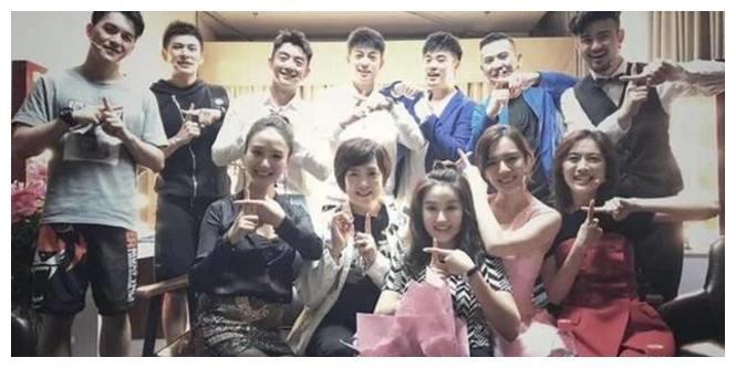 《青春同学会》郑恺、王晓晨上演“望女脸”，陈赫一语道破天机！