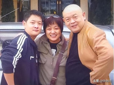 ​演员张秋芳：丈夫傅彪病逝18年后，儿子引领她在悲痛中坚强