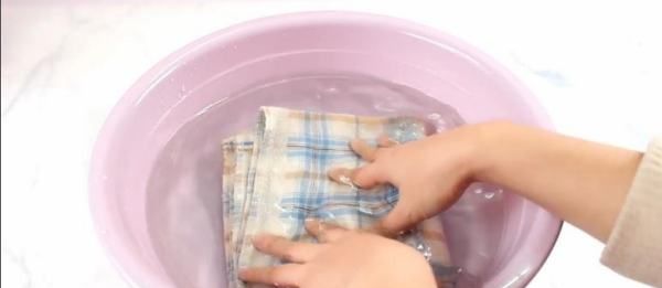 喷了杀虫剂怎么散味,杀虫剂喷多了房间有味怎么办图6