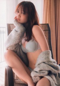 ​田村真佑：身材颜值齐飞，写真集惊艳亮相