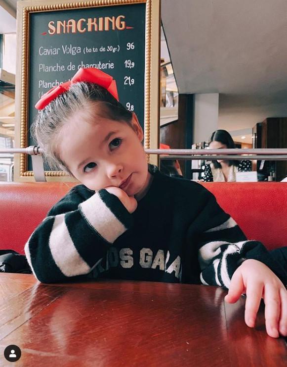 超模CoCo Rocha女儿4岁就有七万网友！人小点子多，超