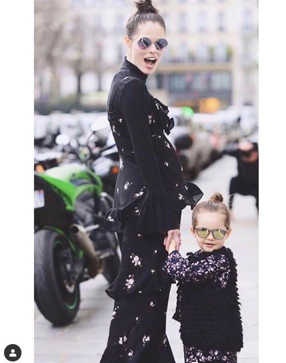 超模CoCo Rocha女儿4岁就有七万网友！人小点子多，超