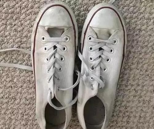 鞋子的的白边变黄了,怎样才能把黄色去掉