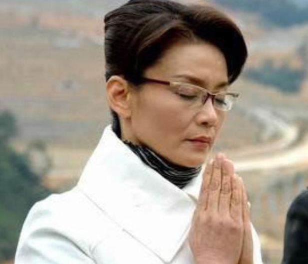 电影演员潘虹现状（65岁老戏骨潘虹出家）