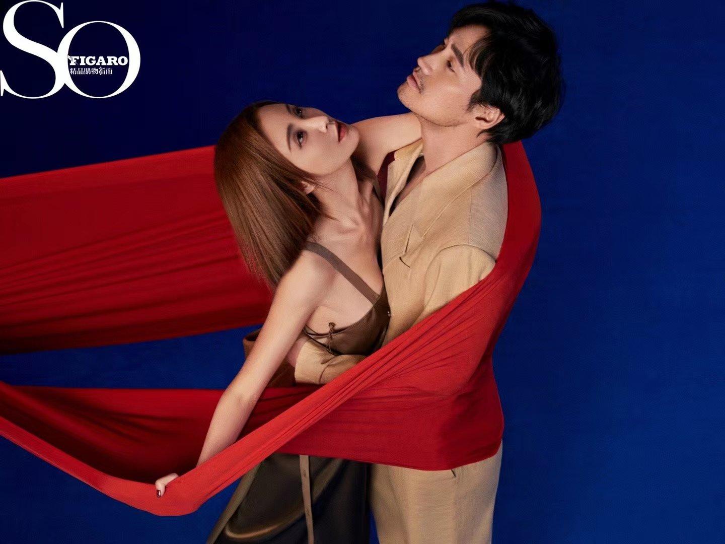 袁弘夫妇恩爱秀上瘾了！合体拍情人节大片，张歆艺穿吊带身材暴瘦