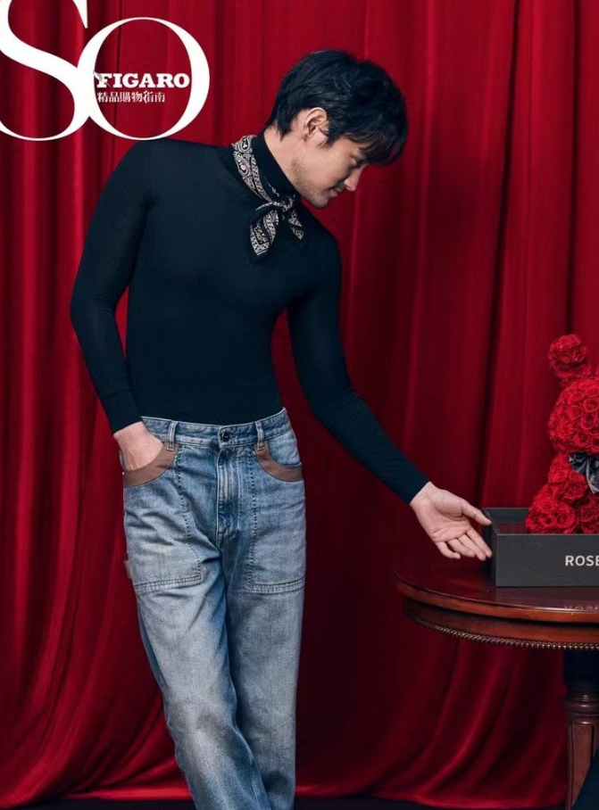 袁弘夫妇恩爱秀上瘾了！合体拍情人节大片，张歆艺穿吊带身材暴瘦