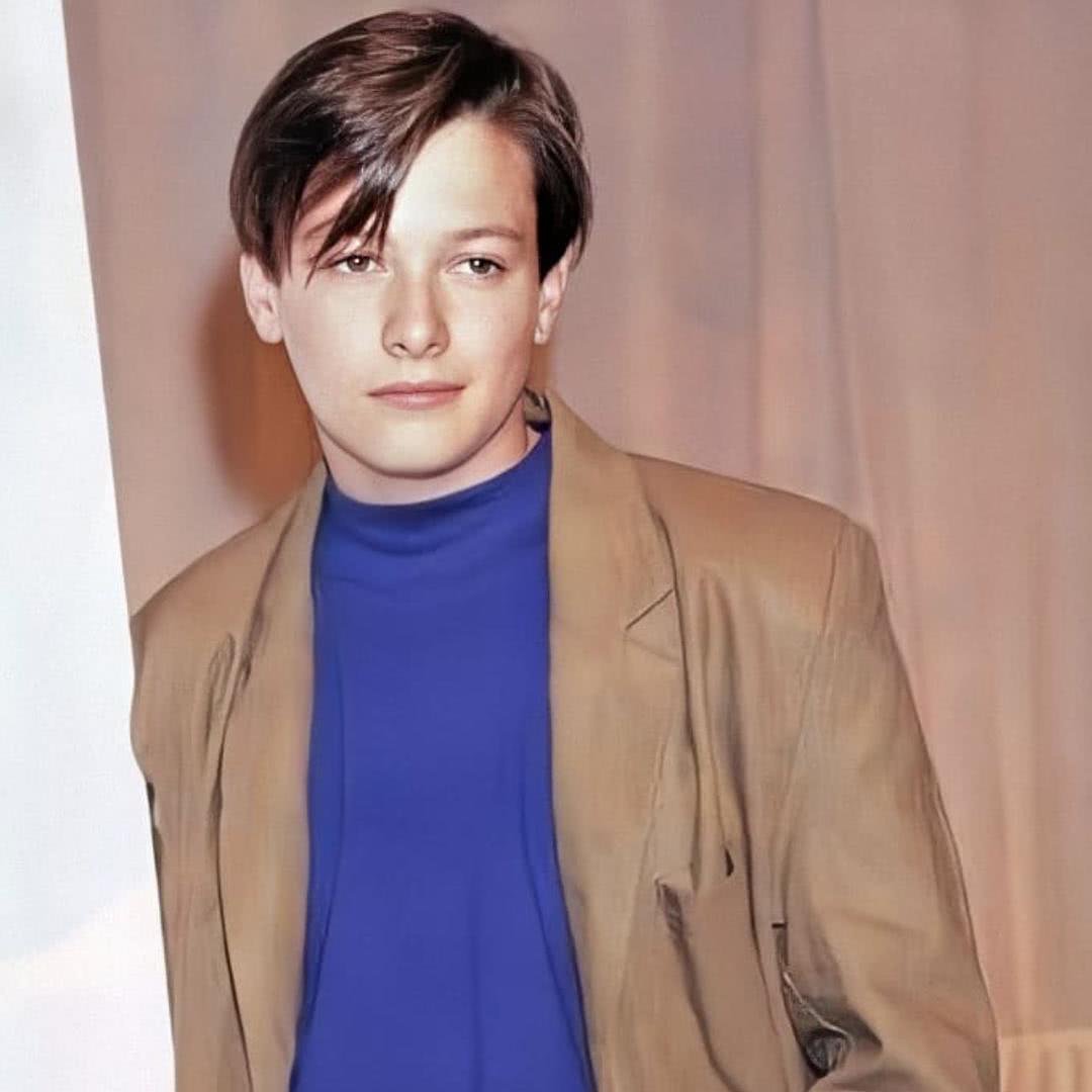 爱德华·福隆个人资料写真作品