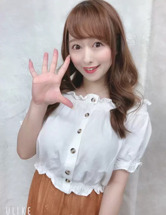 顶级人妻白石茉莉奈写真分享，丰腴的贵妇之感！