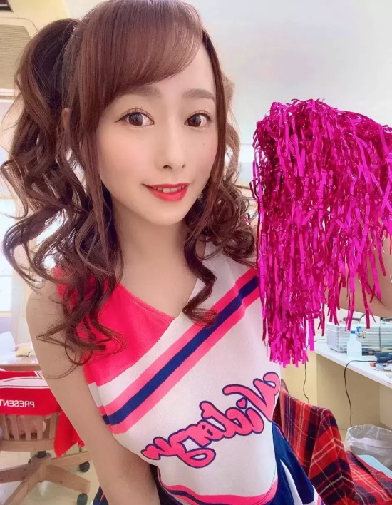 顶级人妻白石茉莉奈写真分享，丰腴的贵妇之感！