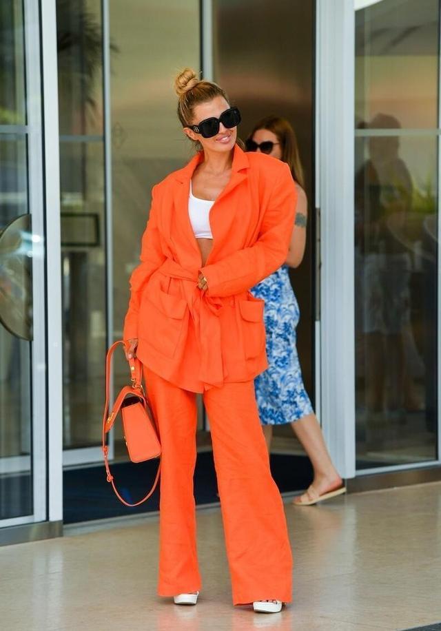 橘色套装穿搭（橘色看着太有气质了）(11)