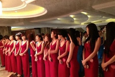 ​东北黑老大乔四的传奇人生：霸占女明星与枪毙前的淡定瞬间揭秘