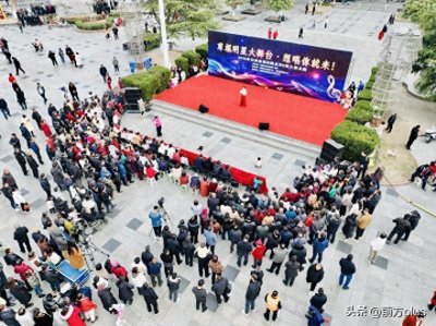 ​汉阴举办“草根明星大舞台”全民K歌大赛