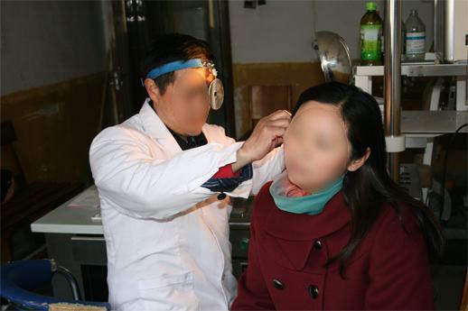 23岁女子与男友激吻太用力，导致耳膜破裂化脓，让人哭笑不得