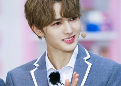 ​朱正廷三次晒狗，粉丝为“狗”建立后援团，强行取名“五百万”