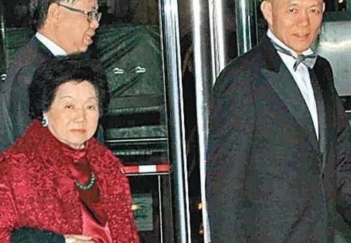 女性在相亲时要求男方有房有车年薪15万,算是拜金吗你怎么看