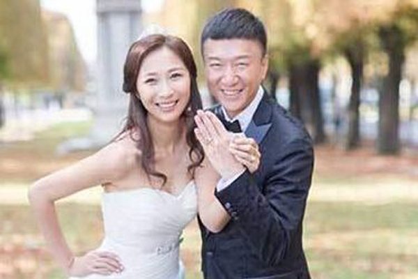 孙红雷第一任老婆图片 现在的老婆的确是头婚的第一次