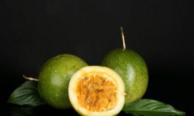 ​百香果黑色的籽能吃,百香果里的黑籽能吃吗