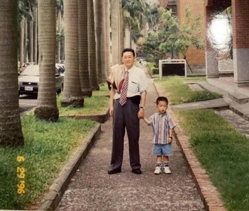 ​1996年，李敖和儿子李戡的合影，他去世六年后，如今家人怎样？