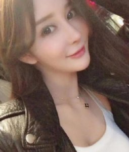 ​浙江富2代张晓恩，花3亿抛妻弃子追网红，破产被抓，女友无情分手