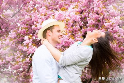 ​情侣交往多久，才是最合适的亲吻时间？