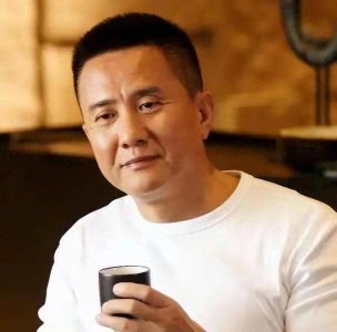 ​张志坚演艺人生中的珍贵抉择 结婚忠实粉丝李艳秋，开启幸福生活