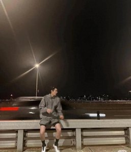 ​李敏镐深夜骑行，凌晨发文晒动态提醒粉丝注意眼疾，引发粉丝担忧