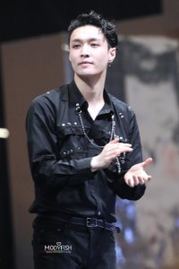 ​张艺兴:一组酷拽风照片来袭，老粉丝看过都很少！